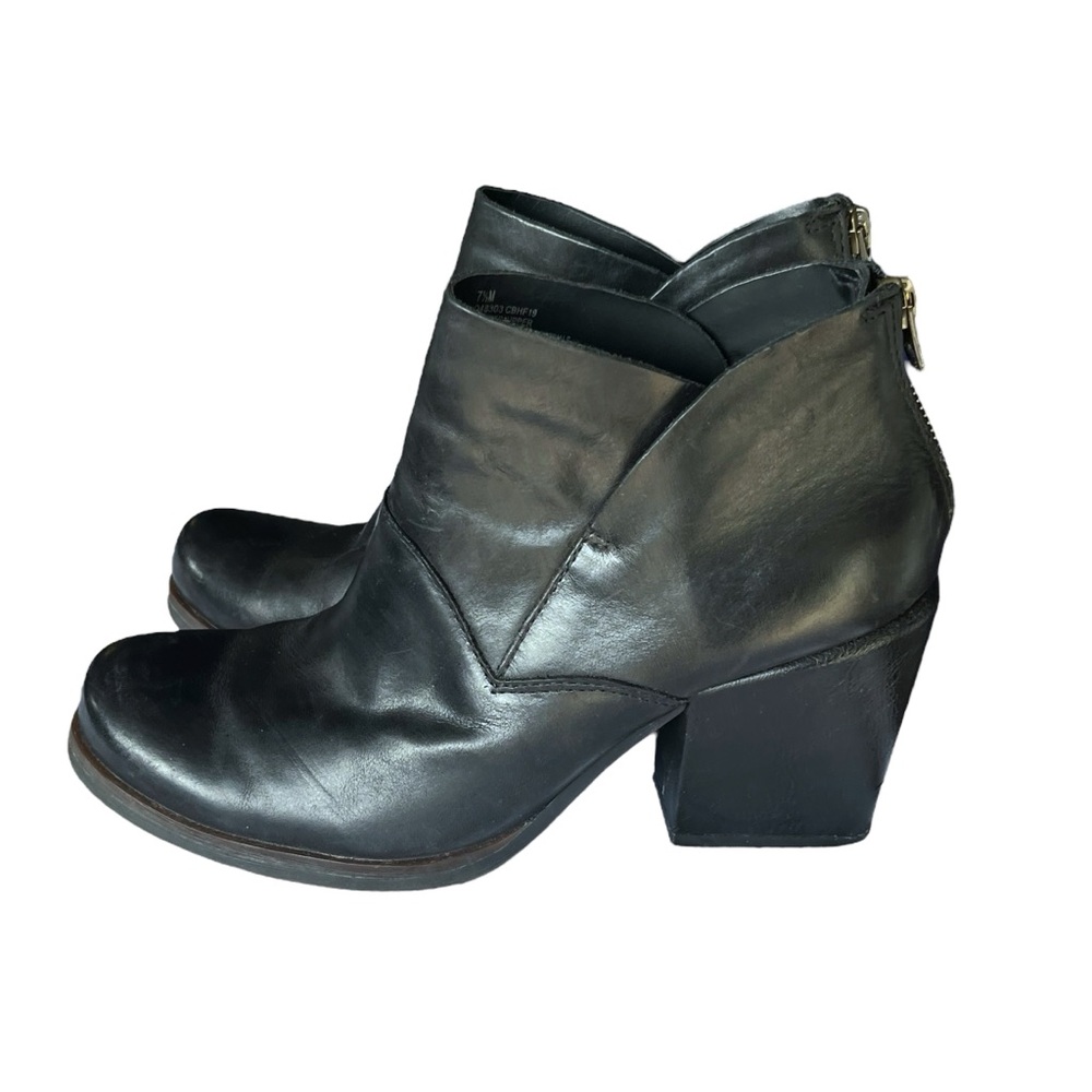 KORK-Ease Black Leather heeled Bootie shoe boot SZ. 7.5 M